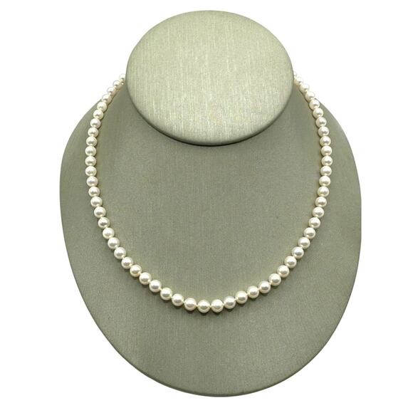 14K Yellow Gold Clasp Pearl Necklace (19436)